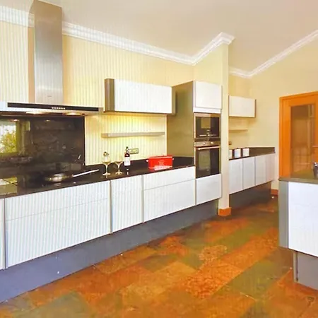 Luxury Villa 5 Bed With Pool Villa *